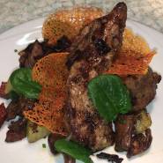 Lapin et giroles au vin